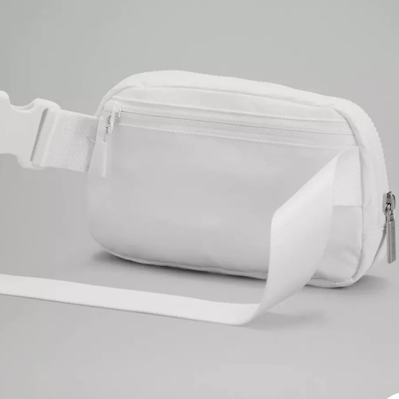 NWT Lululemon white everywhere belt bag 1L - Picture 6 of 9